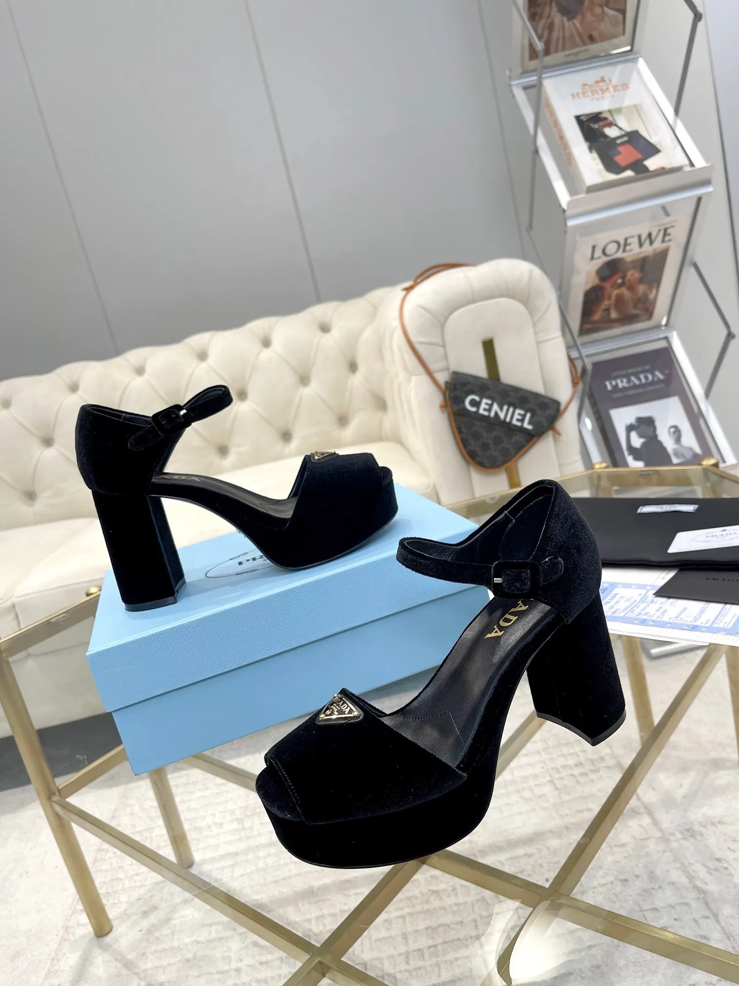 👟👟Ex-factory price 600👟👟 (imitation leather bottom-20) New arrival 👉Ready stock👈Remove the original board and make a 1:1 replica‼ ️The highest version ✅2024Prada early spring catwalk hot style 😘Latest spring style Thick heel square toe water platform series (genuine leather outsole) (simulated leather sole) A must-have for goddesses, super beautiful on the feet 👉The upper is made of imported original velvet, soft and textured, lining + foot pads, imported sheepskin lining, breathable and comfortable, private model water platform, heel, water platform 3M, heel height 9.5M Code number 35M-39M (34 40 4142 customized, non-refundable and non-exchangeable)